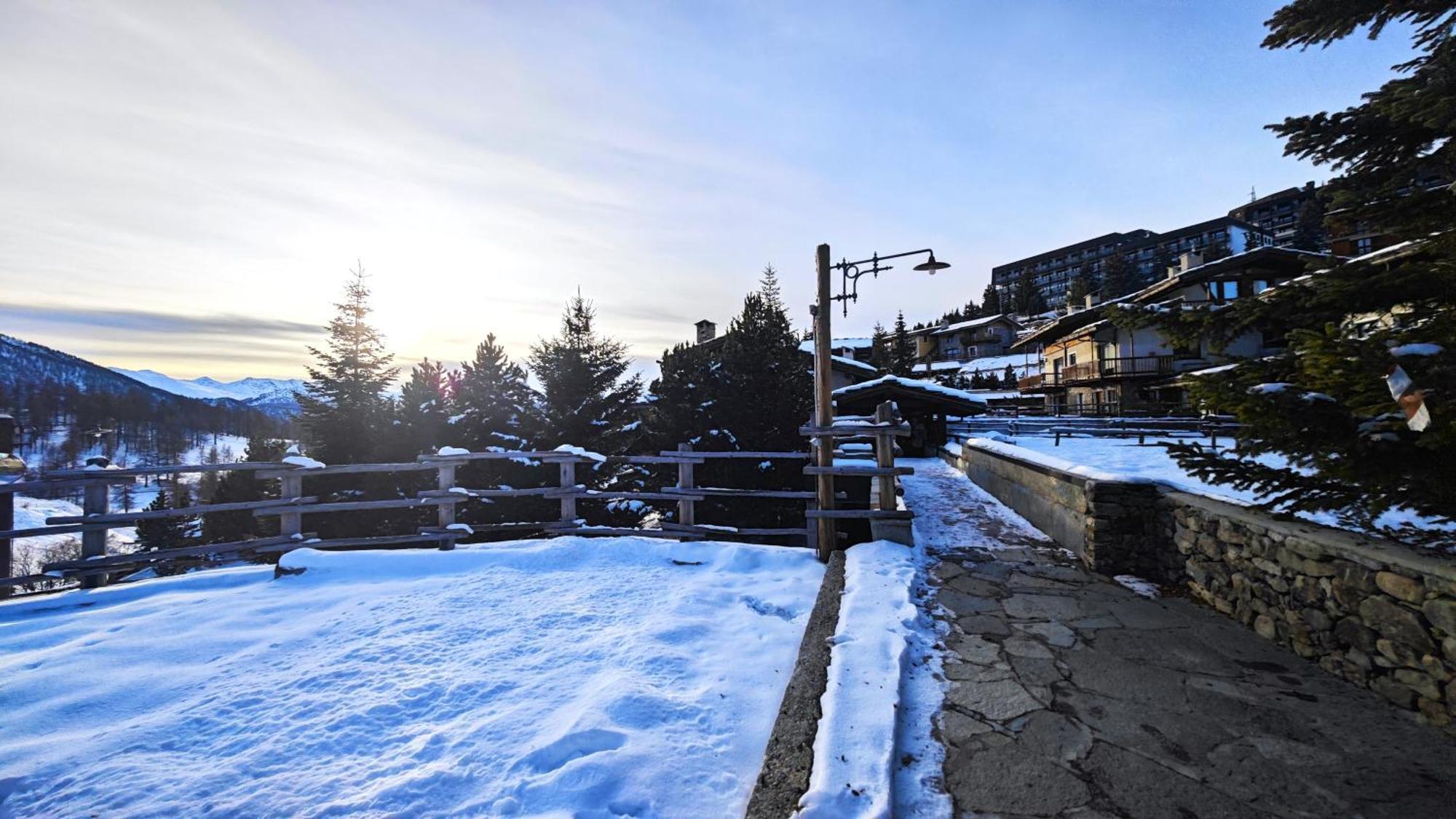 Hostdomus - Imperial Chalet Villa Sestriere Exterior photo