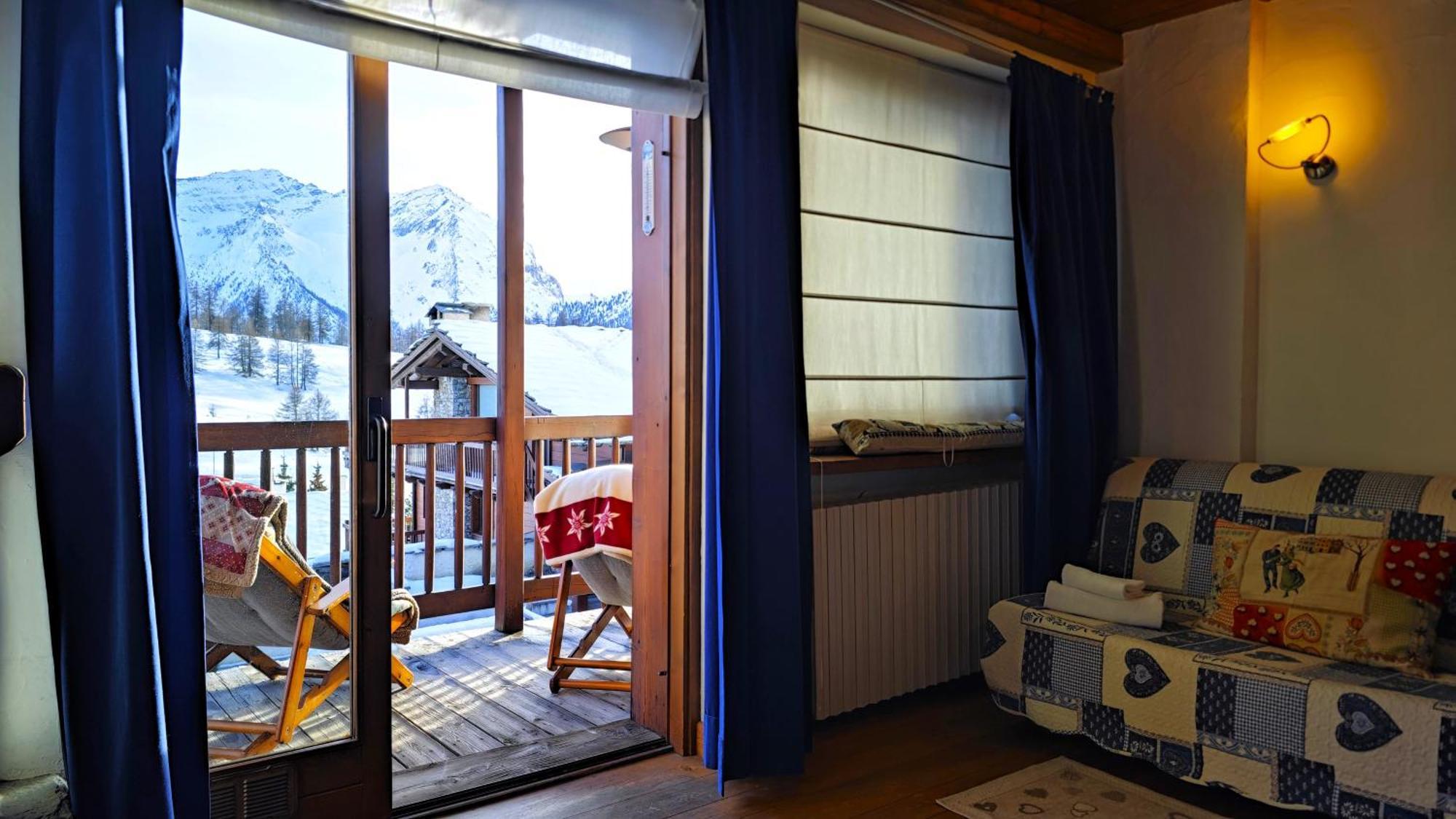 Hostdomus - Imperial Chalet Villa Sestriere Exterior photo